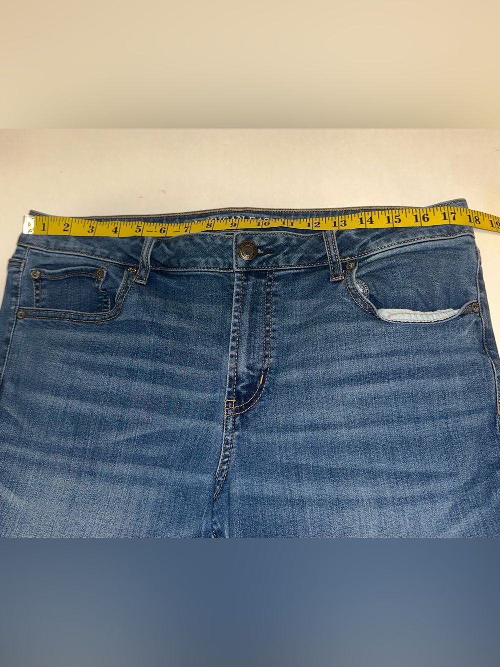 American Eagle Women’s Size 18 Jeans Favorite Boyfriend Blue Denim Medium Wash - Picture 7 of 8